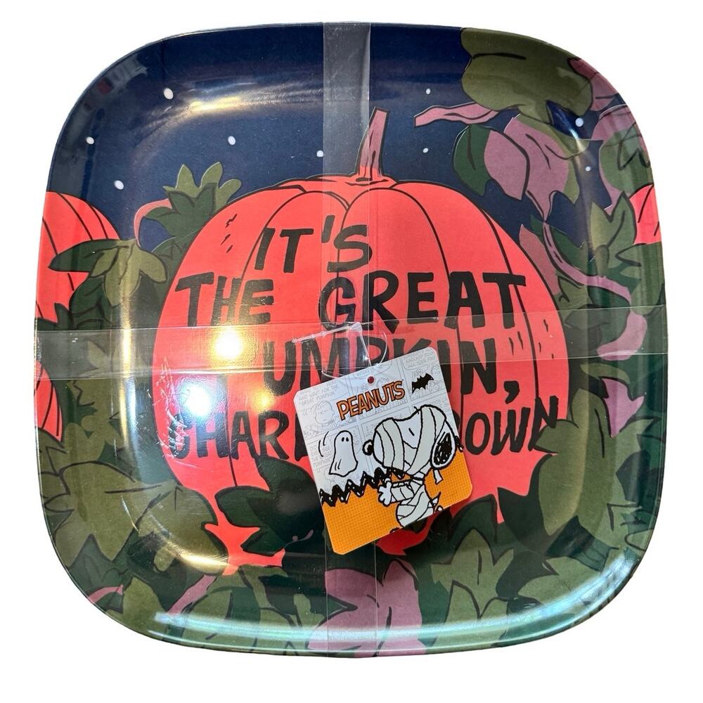 PEANUTS It's The Great Pumpkin, Charlie Brown Set Of 4 Halloween Dinner Plates